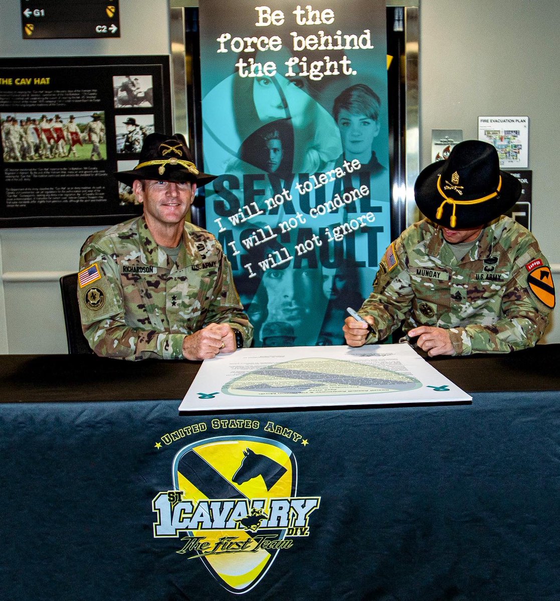 1stCavalryDiv's tweet image. This afternoon, Maj. Gen. John Richardson and Command Sgt. Maj. Shade Munday signed a proclamation signifying the #FirstTeam’s commitment to eliminating sexual assault and harassment within the Army.
#SAAPM #WeAreTheCAV #TheStetson  #TheBigYellowPatch #1CDCG #1CDCSM