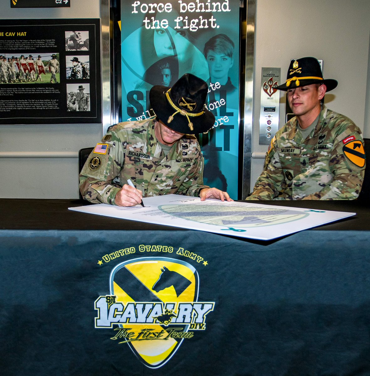 1stCavalryDiv's tweet image. This afternoon, Maj. Gen. John Richardson and Command Sgt. Maj. Shade Munday signed a proclamation signifying the #FirstTeam’s commitment to eliminating sexual assault and harassment within the Army.
#SAAPM #WeAreTheCAV #TheStetson  #TheBigYellowPatch #1CDCG #1CDCSM