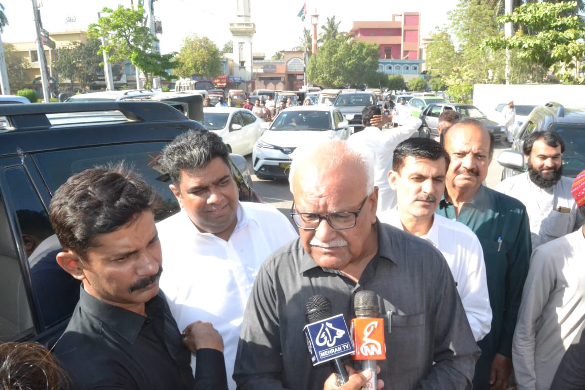 farooqak77's tweet photo. Paid tribute to Quid-e-Awam Shaheed Zulfiqar Ali Bhutto on his 43 Death Anniversary at Peoples Secretariate. The event was organised by Pakistan Peoples Party, District East, Karachi.
#PPP #Ward2 #gulshanejamal #askariiv #askari4 https://t.co/Ld05Fee7i8