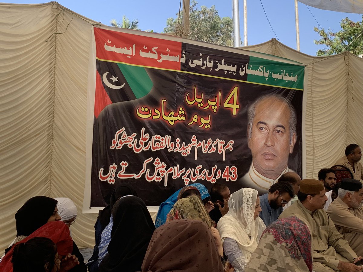 farooqak77's tweet photo. Paid tribute to Quid-e-Awam Shaheed Zulfiqar Ali Bhutto on his 43 Death Anniversary at Peoples Secretariate. The event was organised by Pakistan Peoples Party, District East, Karachi.
#PPP #Ward2 #gulshanejamal #askariiv #askari4 https://t.co/Ld05Fee7i8