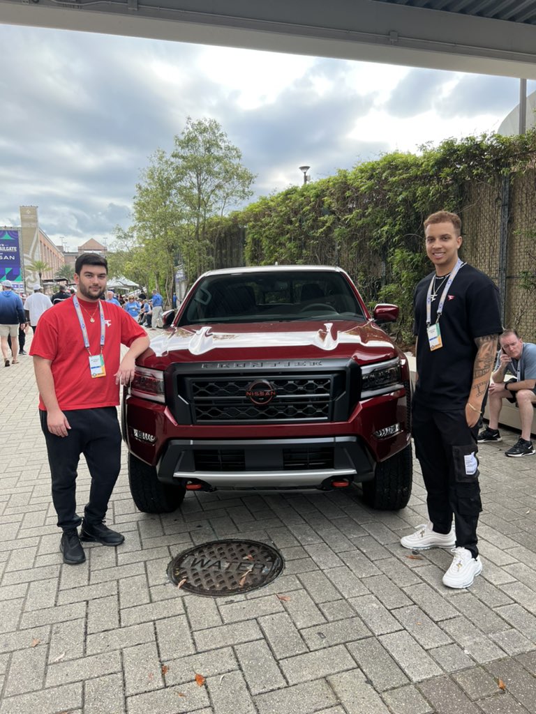xBooyaa's tweet photo. Might have to take this @NissanUSA back to the nuke house! #NissanPartner #Road2FinalFour https://t.co/PBBtMbizds