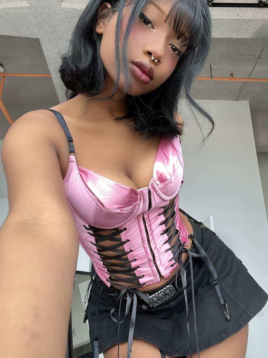 cyberbabi1's tweet photo. Front &amp; back 💗 https://t.co/7jcP3S0Ayz