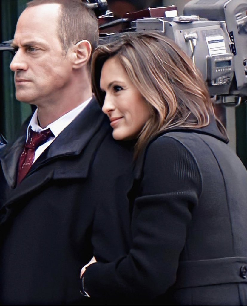 Duduca_22's tweet photo. Some things may change but never these two!!
Arm in arm and head on his shoulder!!
#Partner4Life #Marshmelon
@Chris_Meloni @Mariska https://t.co/rJrvzFfkBY