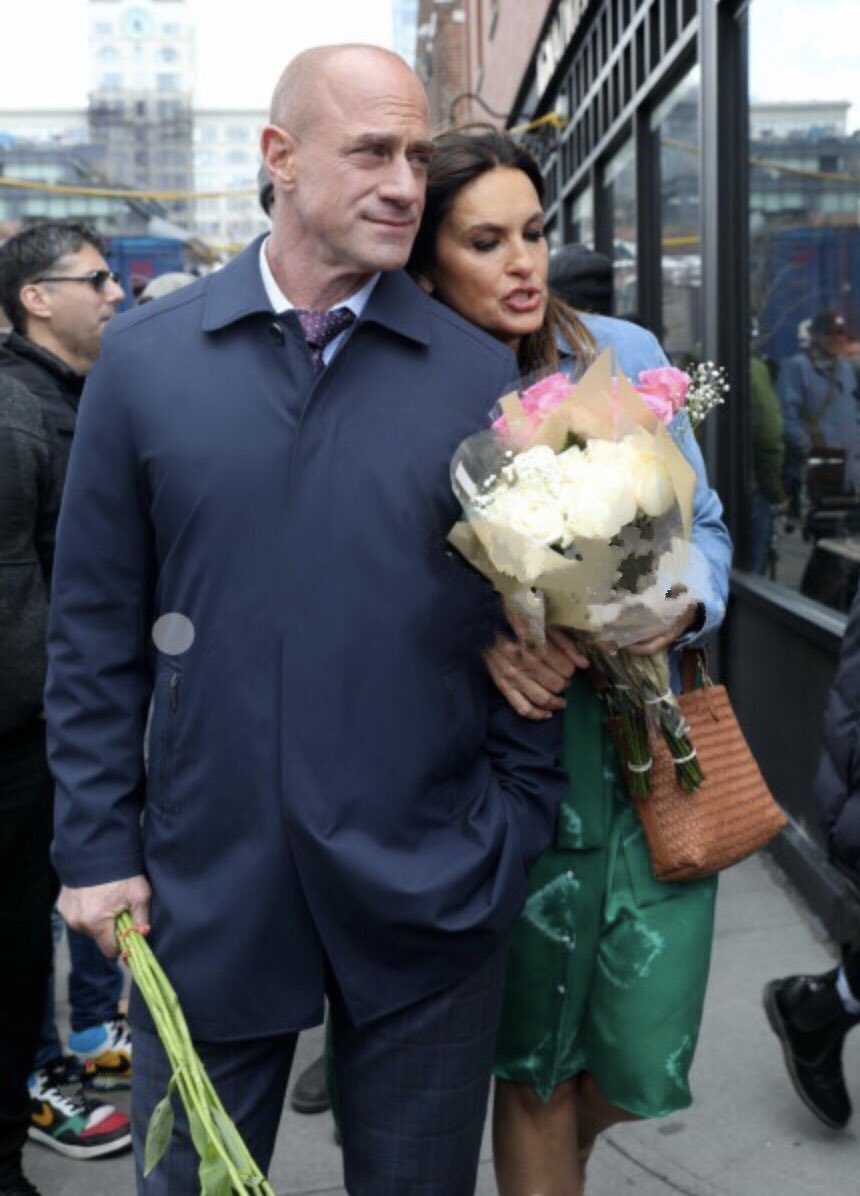 Duduca_22's tweet photo. Some things may change but never these two!!
Arm in arm and head on his shoulder!!
#Partner4Life #Marshmelon
@Chris_Meloni @Mariska https://t.co/rJrvzFfkBY
