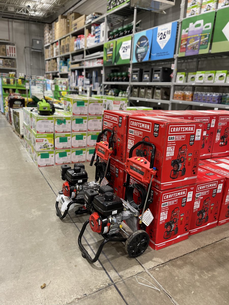 Rmh1987Rodney's tweet photo. Some spring fest prep at #lowes588 @mickm142 @Ricardo_BlueBox @JBBailey9 https://t.co/oojY7Redf7