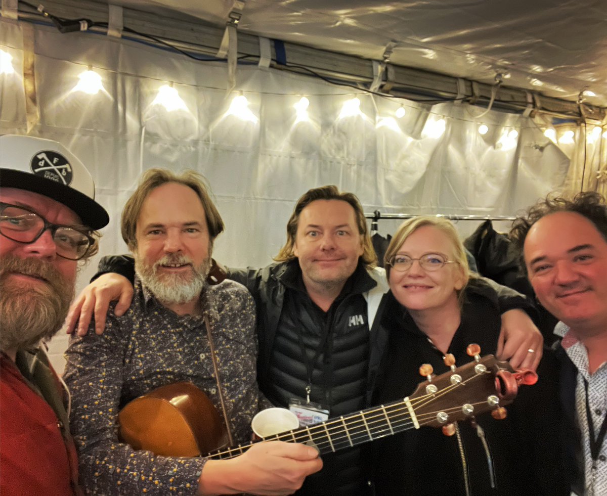 Merci à toute l'équipe du <a href="/festivaldubois/">Festival du Bois</a> d'avoir rendu ce week-end si amusant. Thanks to all the team at Festival Du Bois for making this weekend so much fun. #music #musique #festival #TheMcDades #vancouver #canada #fiddle #irishwhistle #folk #roots #celtic #celticfiddle