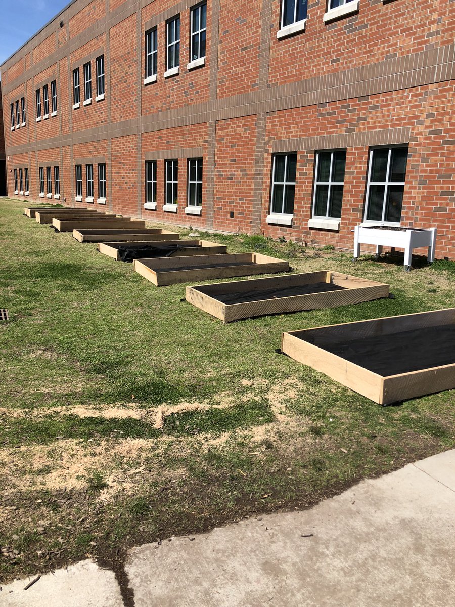 MichelleWoosle1's tweet photo. Gardens planned, built, and filled!  Excited @OakviewElem to start planting as we learn about pollinators, graphing, and measurement!  Thanks @gardensupplyco for your help and donations to make all this leaning possible!!#gardening #learninglab @AshleyShafferNC @beichhorn01 https://t.co/33l2XIyvlp
