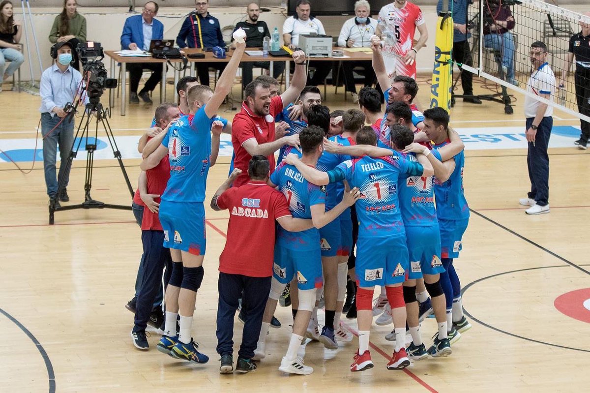 Rene Luna, socio fundador de la Asociación Civil de Preparadores Físicos del Básquet Argentino deslumbra en Rumania.