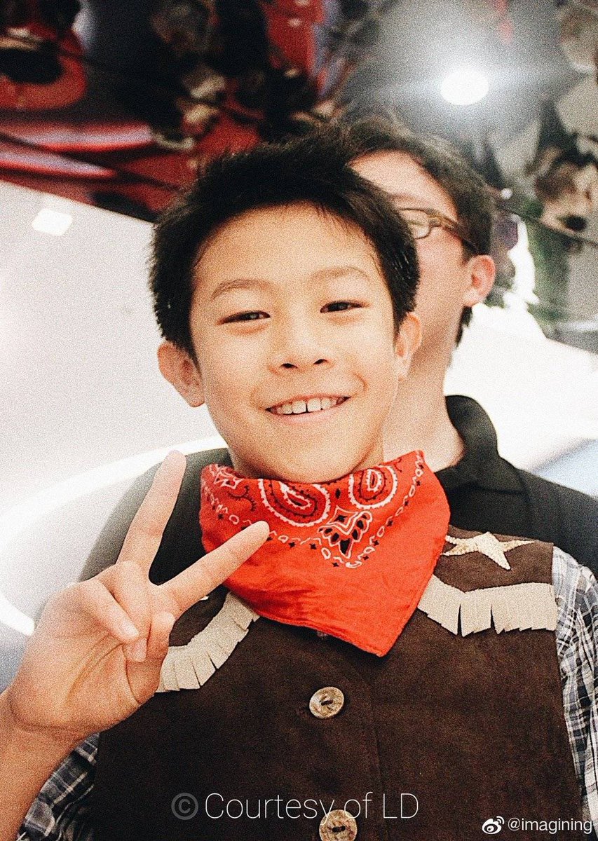 NathanChinese's tweet photo. A volunteer who worked at Skate Asia 2010 dug up these photos of baby Nathan from 12 years ago and has quite a few nice things to say about this champion-in-the-making 👇 #NathanChen #陈巍 https://t.co/fpmEmiYuBR