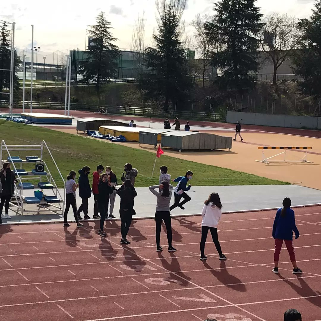 iesginer_org's tweet photo. Actividades de la semana cultural
Gimkana de mitos griegos
Olimpíadas de atletismo para 2° ESO 
Proyección de cortos de los premios Bafta en inglés y charla sobre la historia de Madrid a través de su arquitectura para 1°  Bach.
Cine en alemán para 4°ESO. https://t.co/BinPpDyB0u