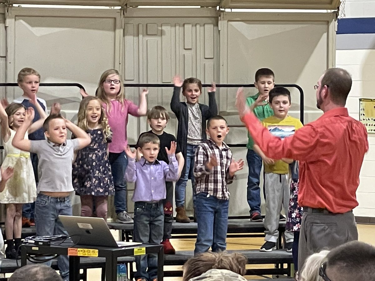 FredoniaLES's tweet photo. 1st grade took us all over the farm at tonight’s concert! They sounded fantastic! #leshinelc https://t.co/1y1tiJvshT
