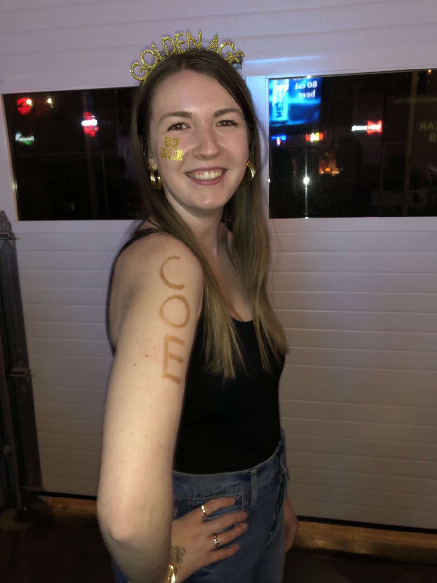 CoeFDC's tweet image. Next up is Lindsay is from Lemont, IL! She is studying Environmental Studies and Philosophy and Spanish. She would NOT win an Olympic gold for any sport because she once dislocated her knee sitting down.