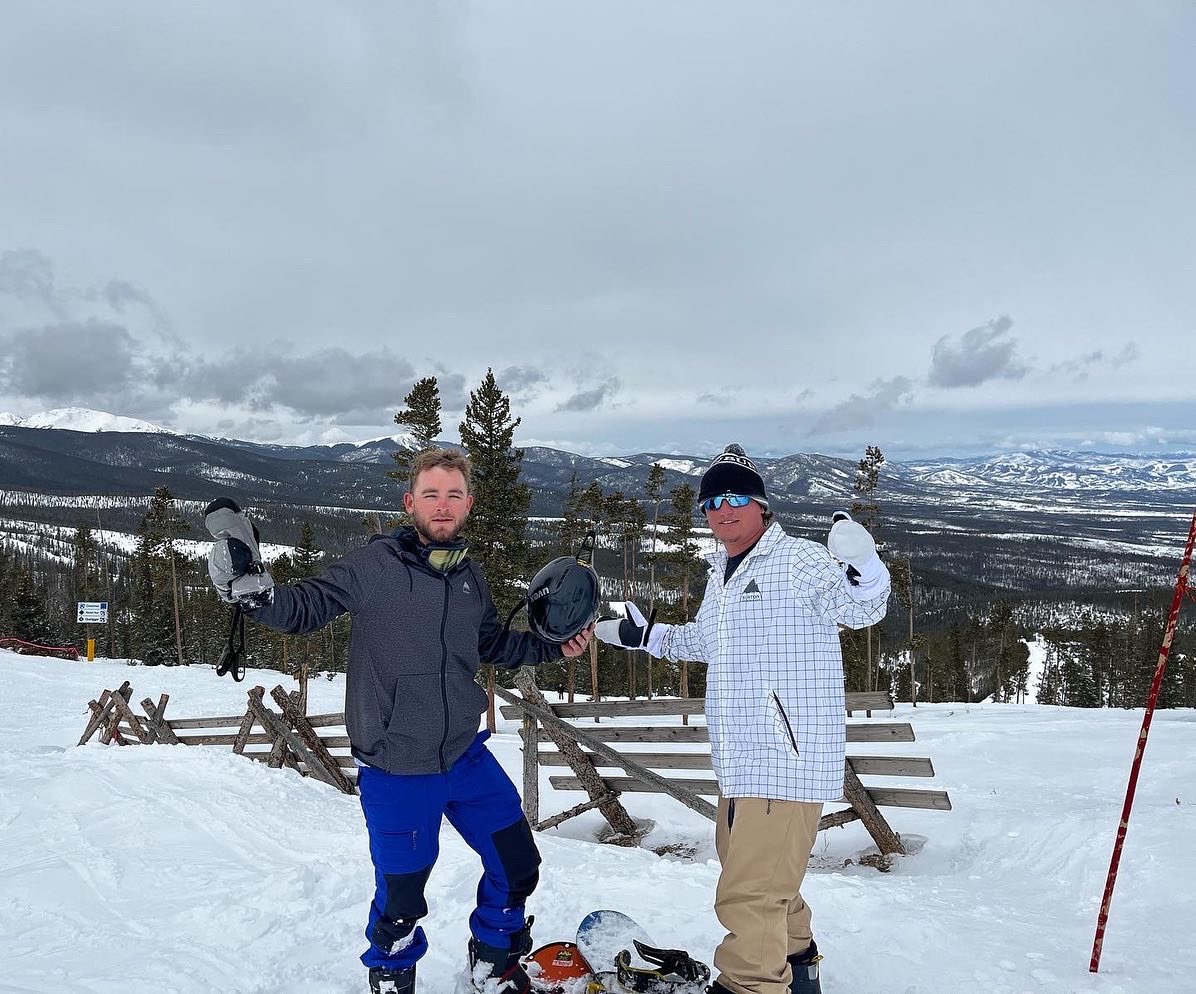 jblake0728's tweet photo. Brought to you by Burton https://t.co/AxOtMxHeYQ