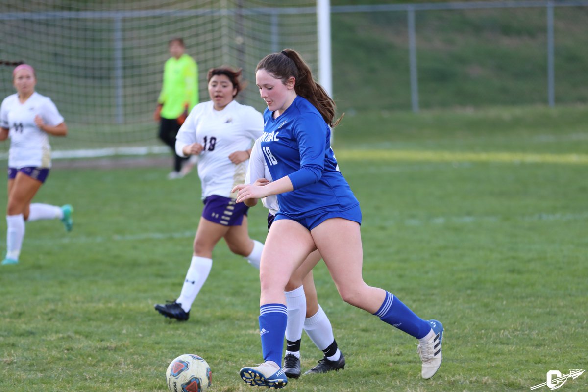 Some game-time frames from the 2-0 W over NKC for <a href="/IndiansChs/">CHS Indians Girls Soccer</a> tonight!! 🔵⚪️⚽️📸 Great work ladies!! #bringthenoyes <a href="/chsabc2015/">CHS Booster Club🌟</a> <a href="/CHS_Indians/">St. Joe Central HS</a> <a href="/DCLau5/">David Lau</a>