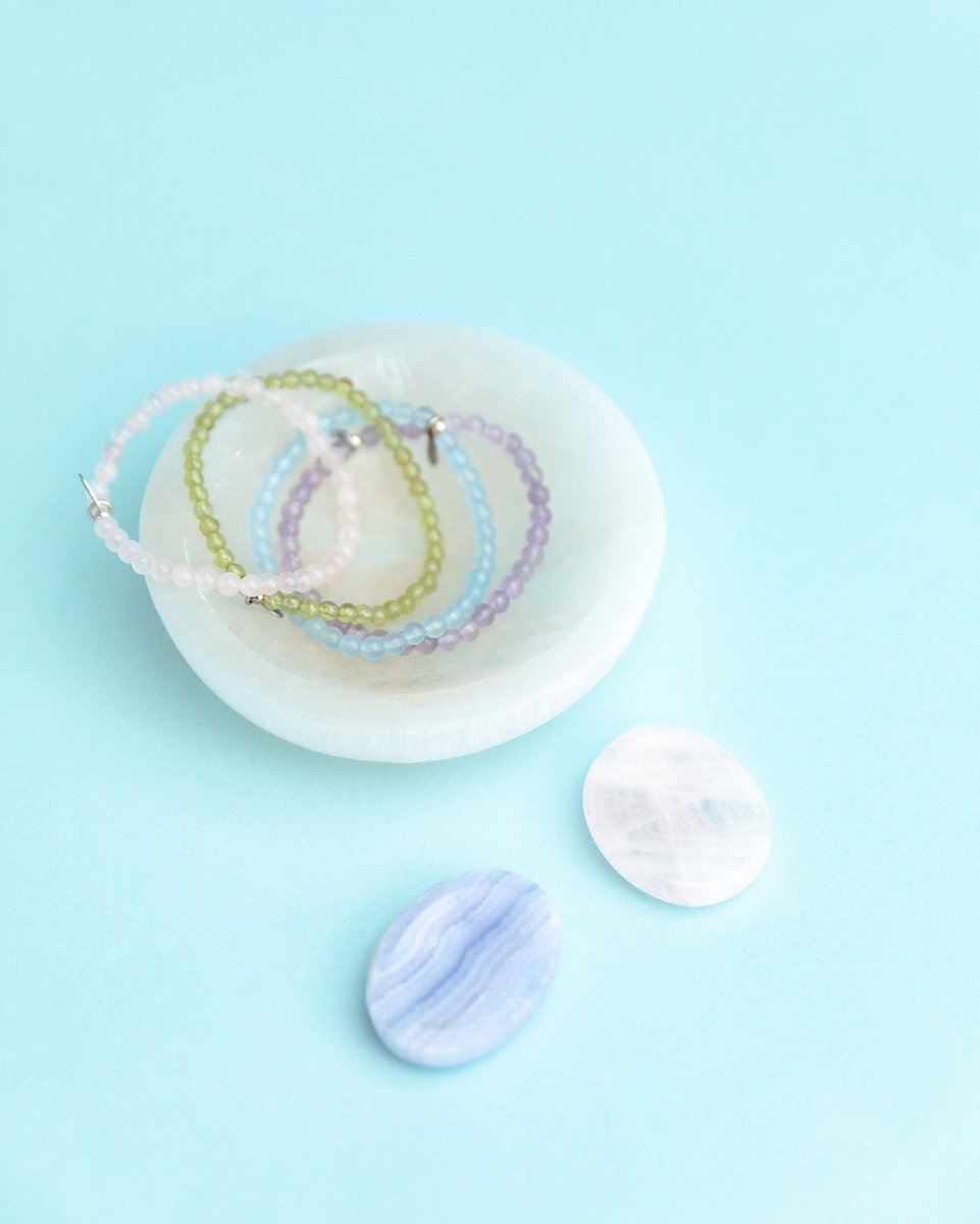 TinyRitualsCo's tweet photo. Keep the bad vibes at bay with high energy crystals 🤍🌬

There are a number of ways you can incorporate the healing energy of crystals in your daily life—from genuine crystal jewelry, to facial rollers and beautiful crystal pieces for the home 😌🙏 https://t.co/E7n7MGewUR https://t.co/fdpbpRxpq4