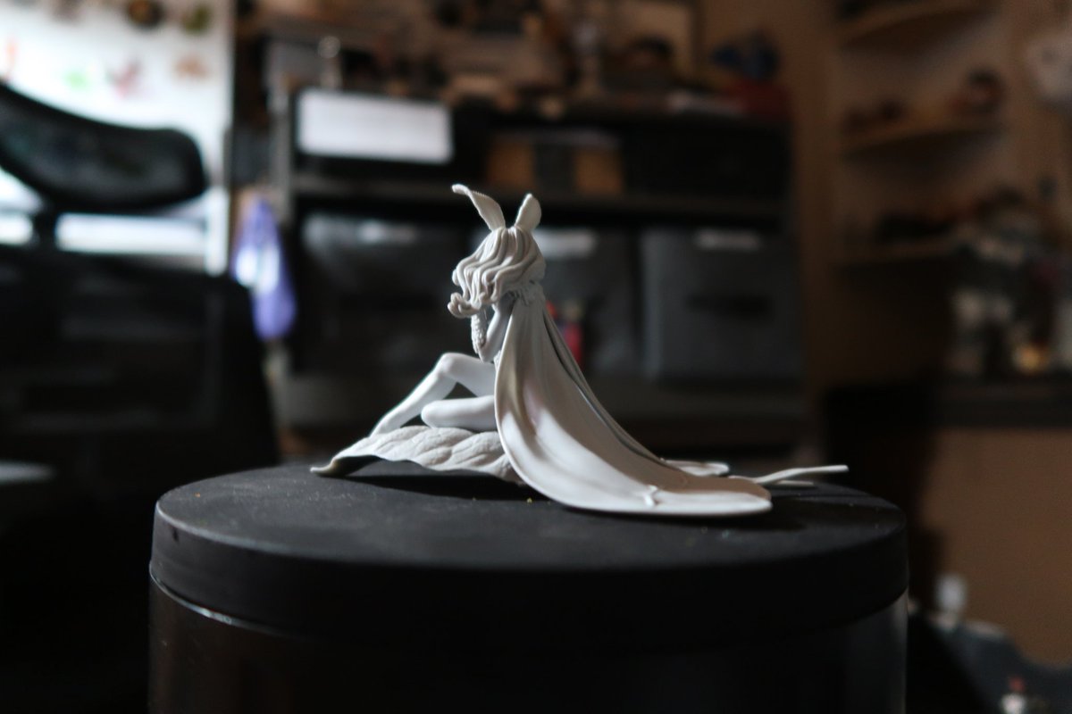artofthecrowe's tweet photo. Temporarily put together to get photos for highlights and shadows to do object source lighting when it is time to paint that on there.
#displaymini #lunathemothfairy #ignisart #art #fairy https://t.co/x4cA8GqYfn