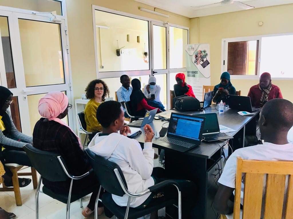 ZeroDechetSN's tweet photo. [Ce WE à Saint-Louis] Atelier de réflexion enpartenariat avec @GAIAnoburn autour du projet MRZD et les alternatives ZD, revue des outils.
Formation à la procédure de labellisation + cas pratique avec #FarmersSenService et #KeurKhady 💪.
#MonRestaurantZeroDechet https://t.co/z6kFCGXNtL
