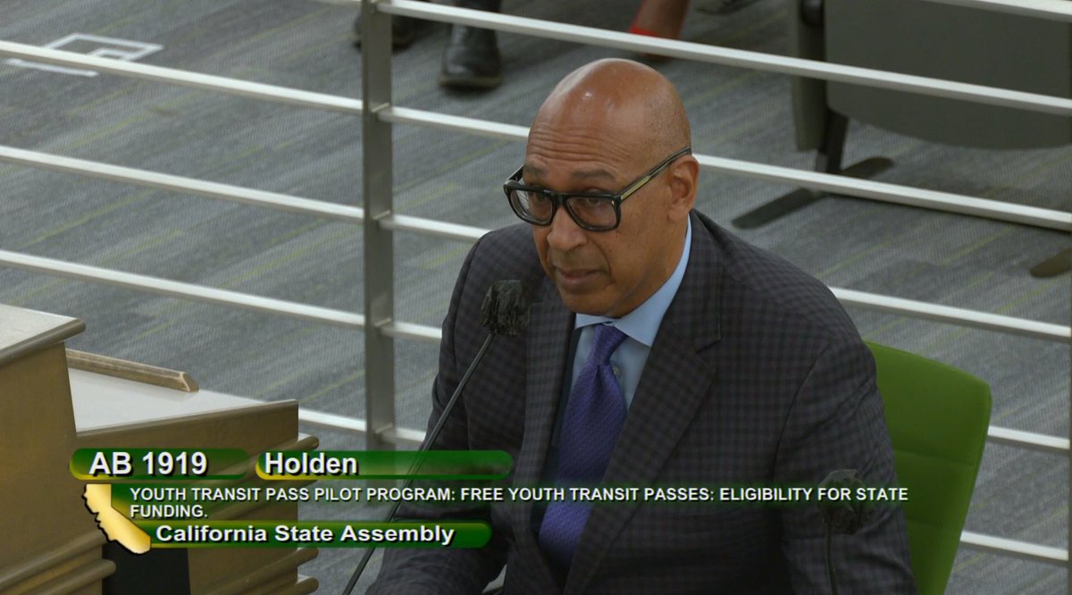 ChrisHoldenNews's tweet photo. Breaking news 🚨 AB 1919 passes Transportation Committee 🚊🛤🚌. This is the most cost effective way to increase ridership, our youth are looking for solutions today. See more here: https://t.co/CH0291INpU #climateaction @MoveLATransit #transitpass #accesstotransit https://t.co/tK6Rxv7oXK
