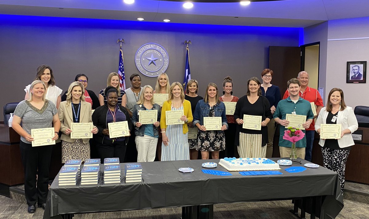 MrsJenHolloway's tweet image. Congratulations to the selected participants of the 2021-2022 @HumbleISD Academy of Advancing Leaders who devoted their time to learn, improve, and network! 👏👏 
(Missing a few in this pic)
#AcademyofAdvancedLeaders