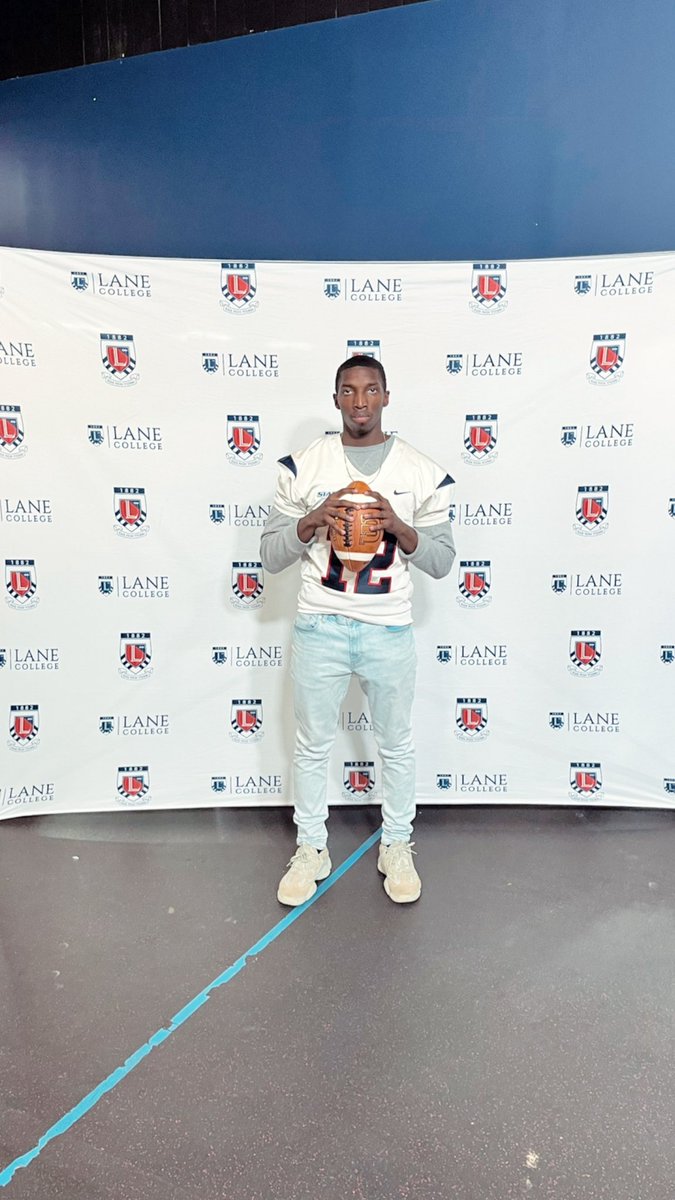 DashawnMcC's tweet photo. 1000% Committed!!! ❤️💙 @lane_football @VyronBrown31 @insidezone @Coachddonald @levelUPfootball @SSS_FOOTBALL_ https://t.co/lZM5S8LKcL