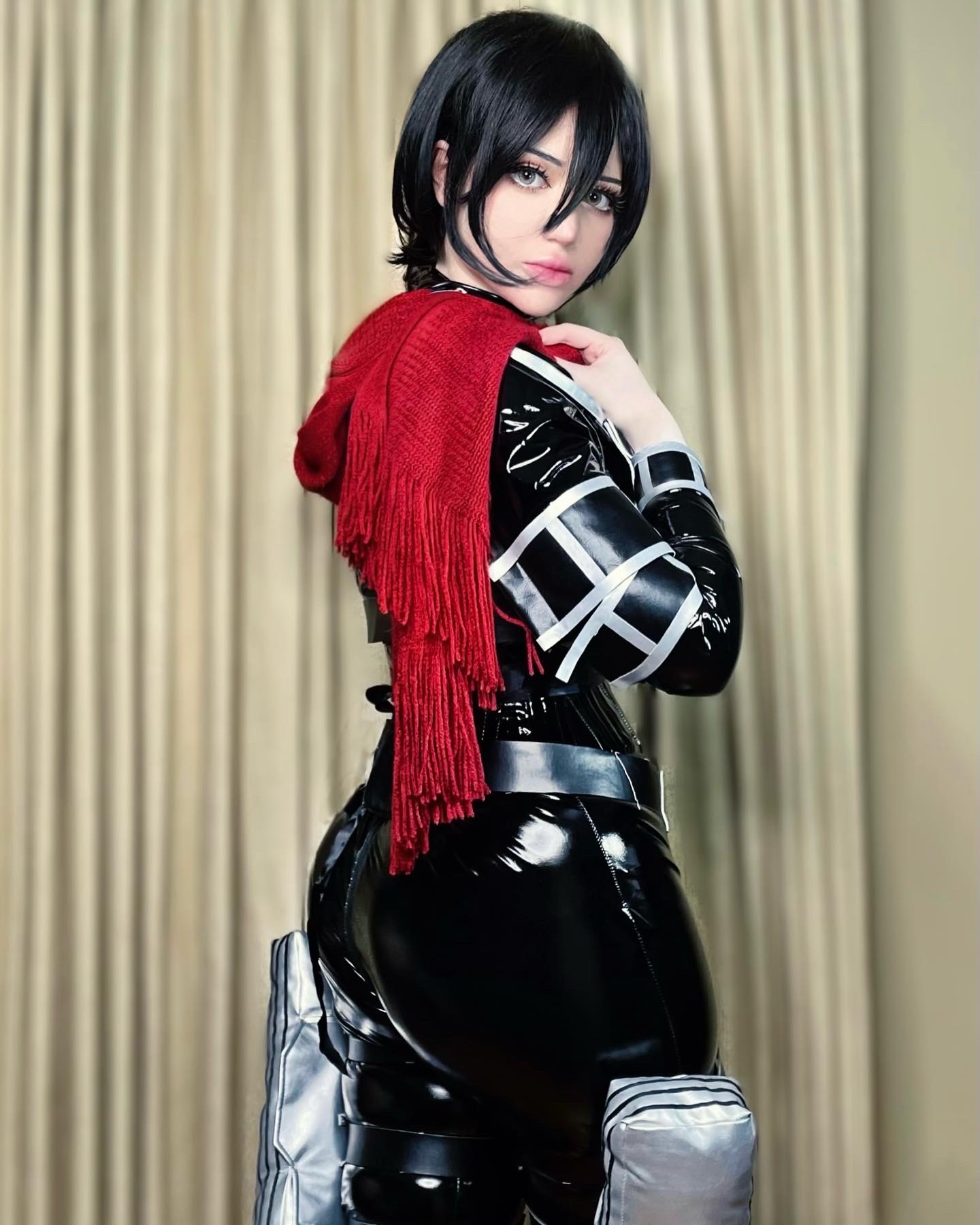 sailorscholar on X: I finally got to wear my new mikasa suit!!! 😆❤️❤️ I  love it so much, and can't wait for aot part 3! #AttackOnTitan #aot  #ShingekiNoKyojin #MikasaAckerman #mikasa #animegirl #animecosplay