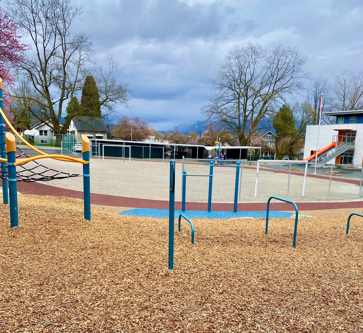 PACNelson's tweet photo. After years of fundraising by parents whose kids aren’t even at the school anymore… we did it! The brand new track, play structure, and ninja course are all complete! Thank you to EVERYONE who helped over the years! @TempletonSS_PAC https://t.co/orT5cUB2Ru