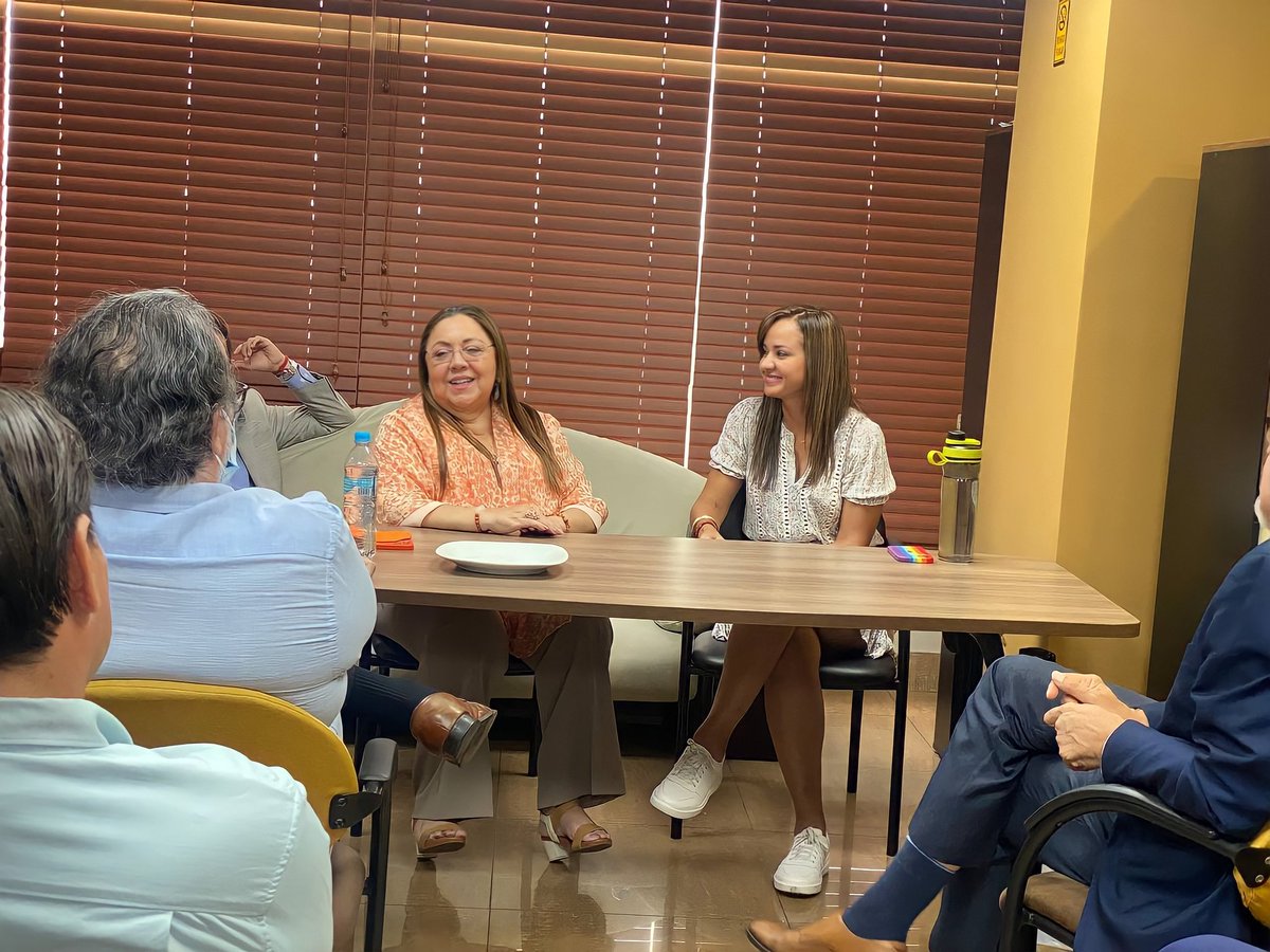 marcelaguinaga's tweet photo. La #RevoluciónCiudadana está en cada compañero que con esperanza, coherencia y alegría busca construir un 🇪🇨 más justo, un agro próspero y una sociedad segura. https://t.co/MgbvWEOU5n