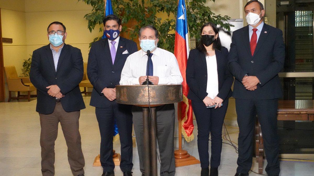 DiputadosPdg's tweet photo. La Bancada del PDG e Independientes, oficializó la propuesta del nombre de la abogada Carmen Gloria Valladares, para que previa aprobación del Senado, integre el Tribunal Constitucional.
La profesional no tiene vinculación con el PDG, pero si una vasta y destacada trayectoria. https://t.co/u8hKGiiivD