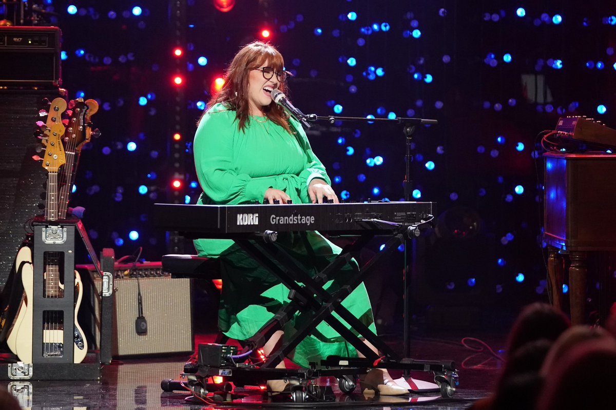 sammossmusic's tweet photo. 👀👀 Tune in to @AmericanIdol right now to see if I made it to the #Top24! 

#20YearsofAmericanIdol #AmericanIdol #samonidol #sam #sammoss #americanidolsammossmusic #Americanidolseason20 #sammossmusic #sammossonidol #pregnancy #firsttimemom https://t.co/lk7c4Lj2TT