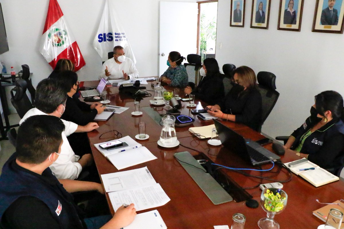 SISPeruOficial's tweet photo. #SISteInforma: Se realizó una reunión de coordinación en el marco del convenio institucional entre el #SIS, #Samu y #FAP, para seguir fortaleciendo acciones en favor de los millones de asegurados al #SIS. https://t.co/ybSUu3Sbda