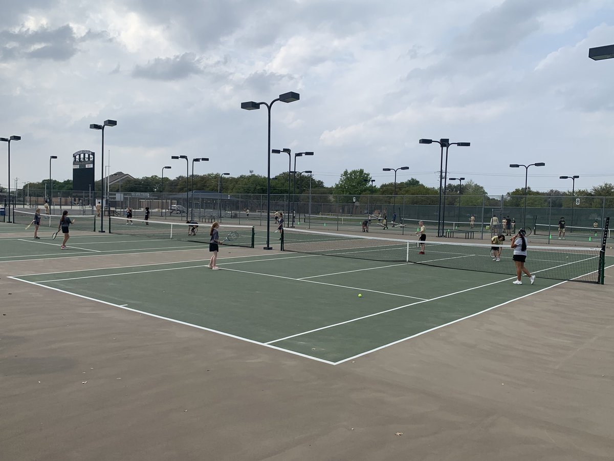 We’re building from the ground up. 40 middle schoolers (AJB &amp; Barnes) came out to learn this life long sport.  Thank you both Coach Roberts’. 

If you have interested students, Come out to SHS on Mon. &amp; Tuesday 4pm. <a href="/AJBriesemeister/">AJBriesemeisterToros</a> <a href="/JimBarnesMS/">Jim Barnes Middle School</a> 
 #1Heart1Seguin #MatadorPride
