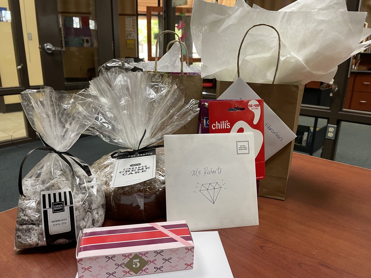 GemsBooktique's tweet image. Grateful and blessed to work with such kind people. Thank you for making me feel special! @GEMS_RSalcido  @CoronaAlex_GEMS #librarianappreciationweek