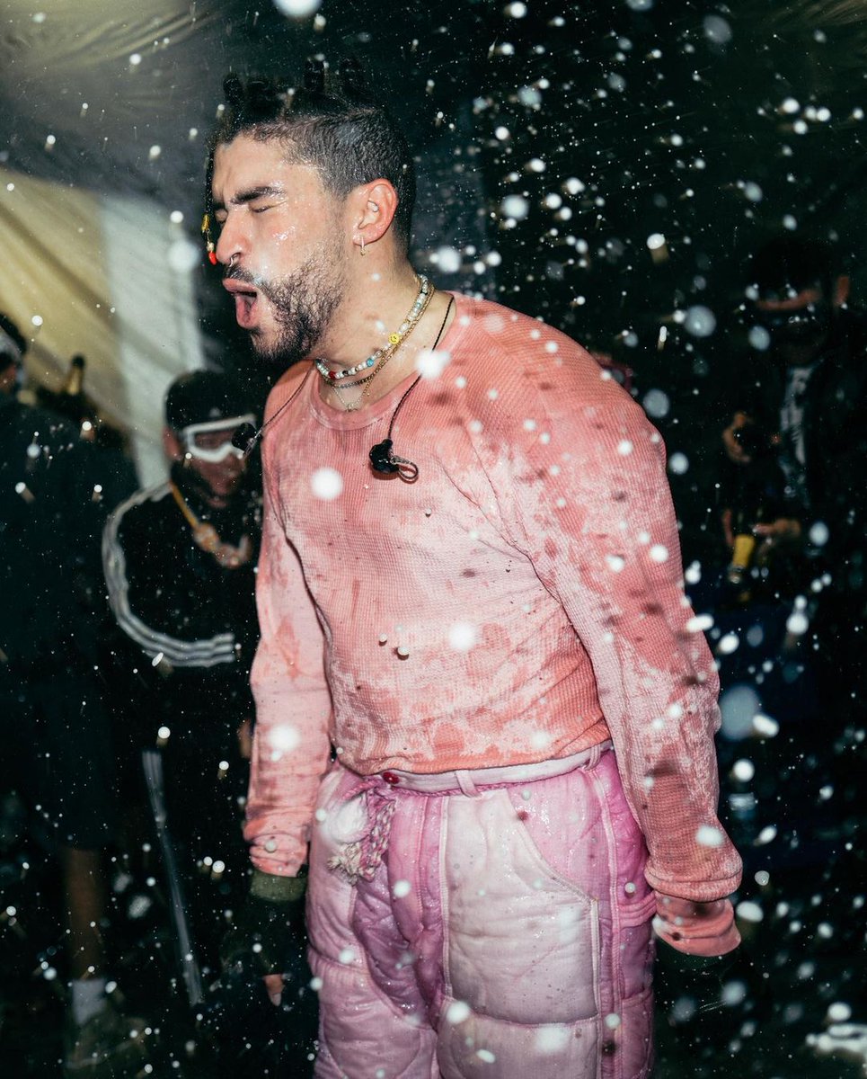 badbunnynetwork's tweet photo. Bad Bunny en el cierre de su gira. 📸 https://t.co/TkD04SaD61