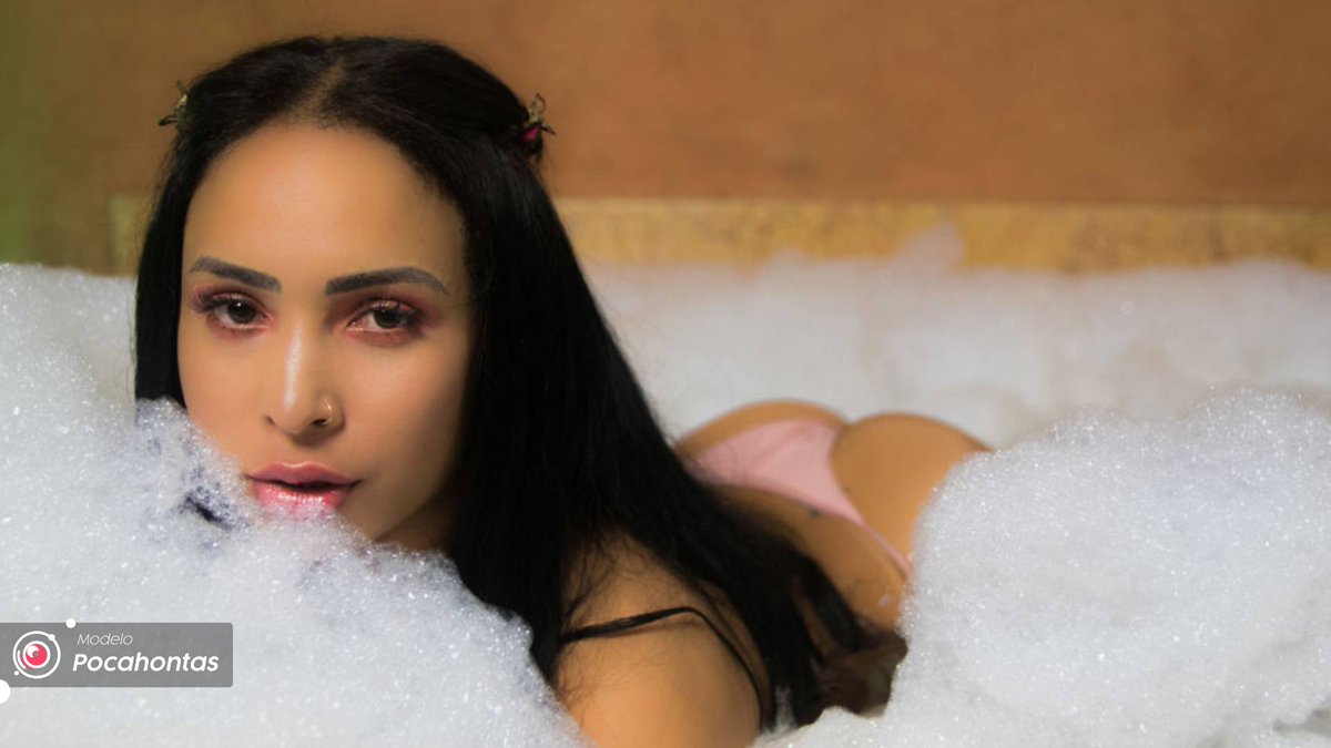 PURA SENSUALIDADE! A @POCAHONTAS9666 é uma mulher intensa, envolvente e atraente. Seu rebolado faz qualquer um subir pelas paredes. Você vai adorar ver isso! cameraprive.com/br/pocahontas
