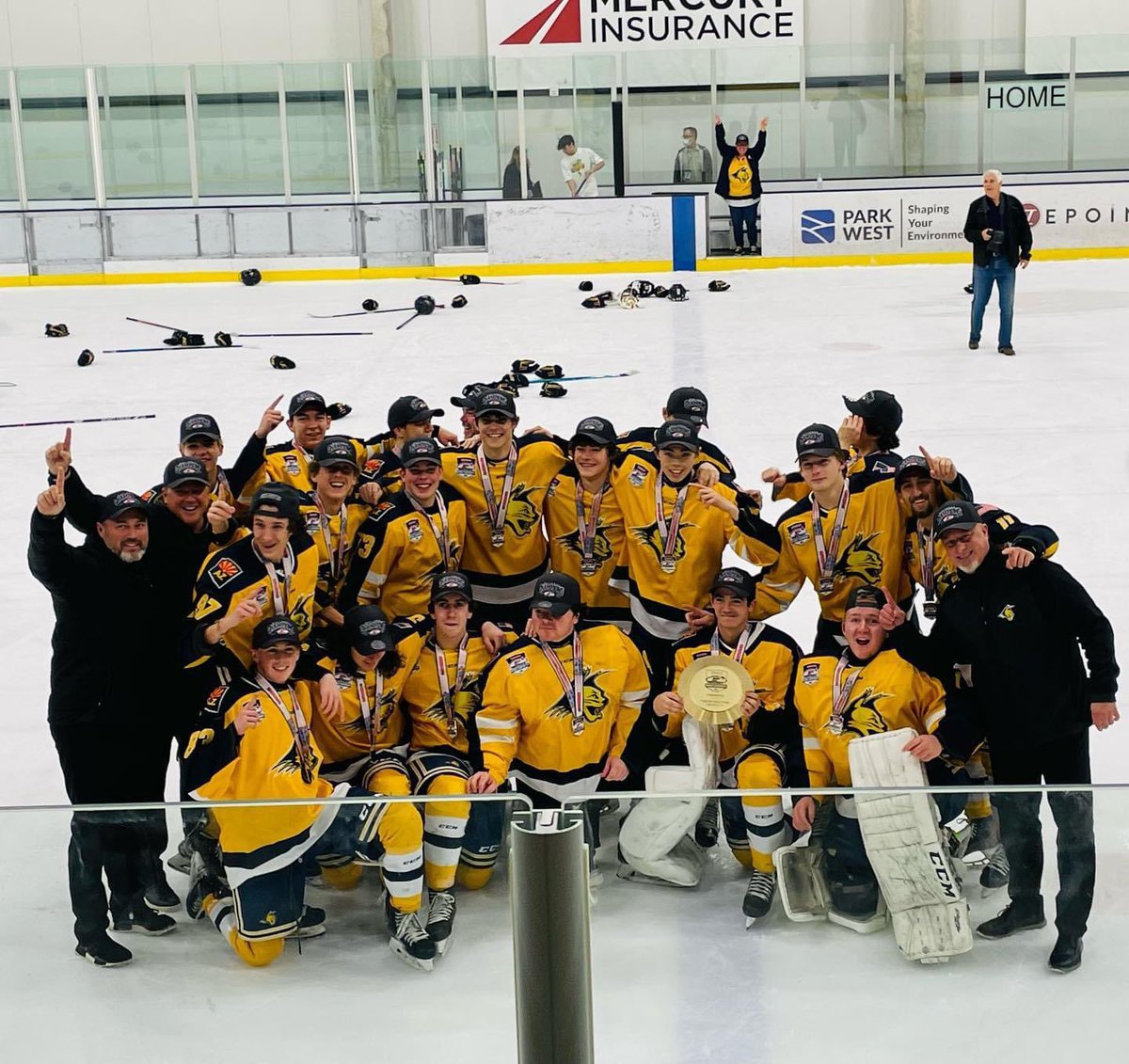 AZRubberHockey's tweet photo. The @AZBobcatsHockey have won the @usahockey 18U Tier II national championship! https://t.co/UWcXs1E5hK