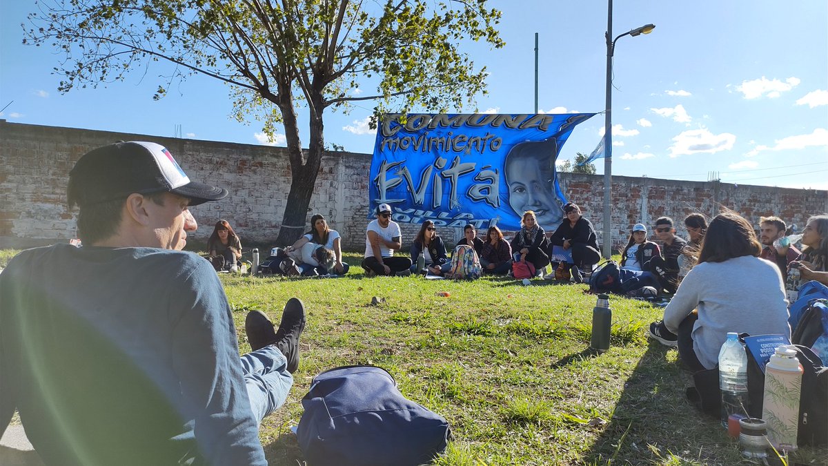 evitacomuna8's tweet photo. El sábado nos juntamos en nuestra comuna a discutir la situación política nacional y del distrito con más de 400 referentes de la ciudad y nuestros compañeros Chino Navarro y Emilio Persico.

Queremos vivir en una ciudad más justa y seguimos militando para que eso sea posible. https://t.co/PNWcLBbi6u