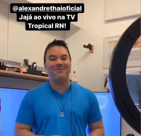alexandrethai's tweet photo. Fui entrevistado hoje na TV Record de Natal para falar um pouco mais sobre o meu novo lançamento "Lado Bom" que estará disponível dia 8 para vocês em todas as plataformas! Ah, e se você estiver ansioso, já pode dar aquele pre-save na música!

#alexandrethai #axé #ladobom https://t.co/ka4hp5MlQB