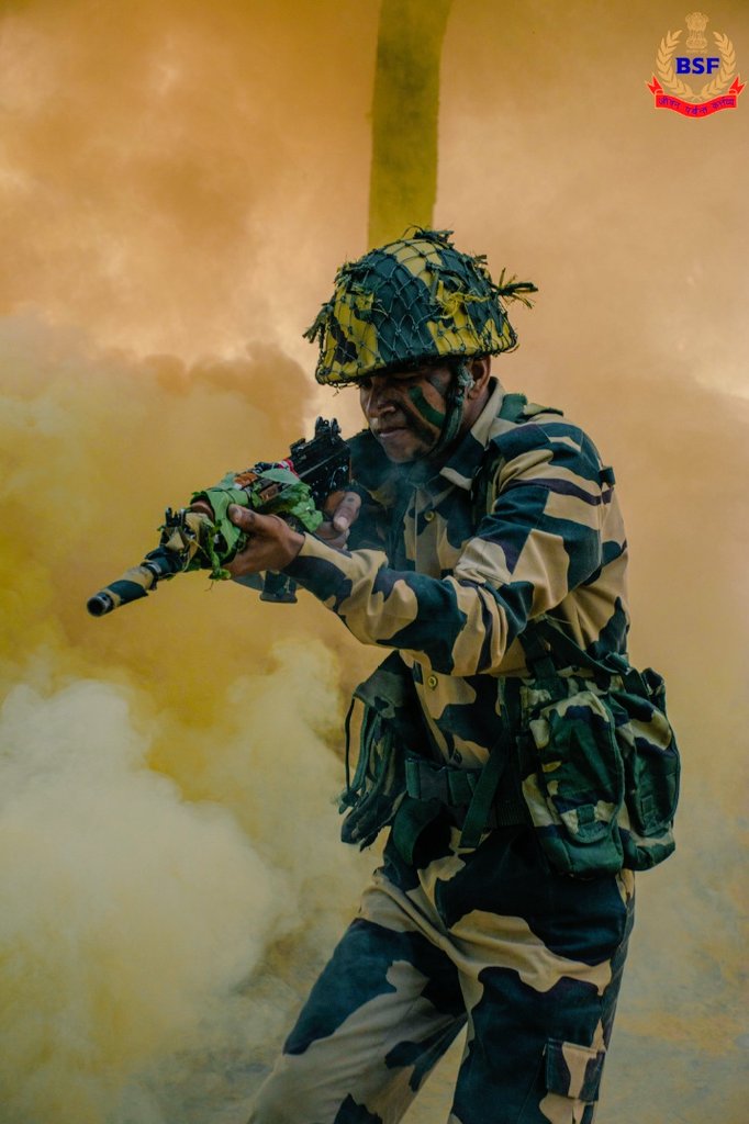 BSF_India's tweet photo. #PicOfTheDay 📸 

"Excellence is an art won by training and habituation. We are what we repeatedly do. Excellence is not an act but a habit.” 

 सीमा सुरक्षा बल - सर्वदा सतर्क 
#BSF 
#NationFirst 
#FirstLineofDefence 
#TuesdayTraining https://t.co/8OYbCMQEDs
