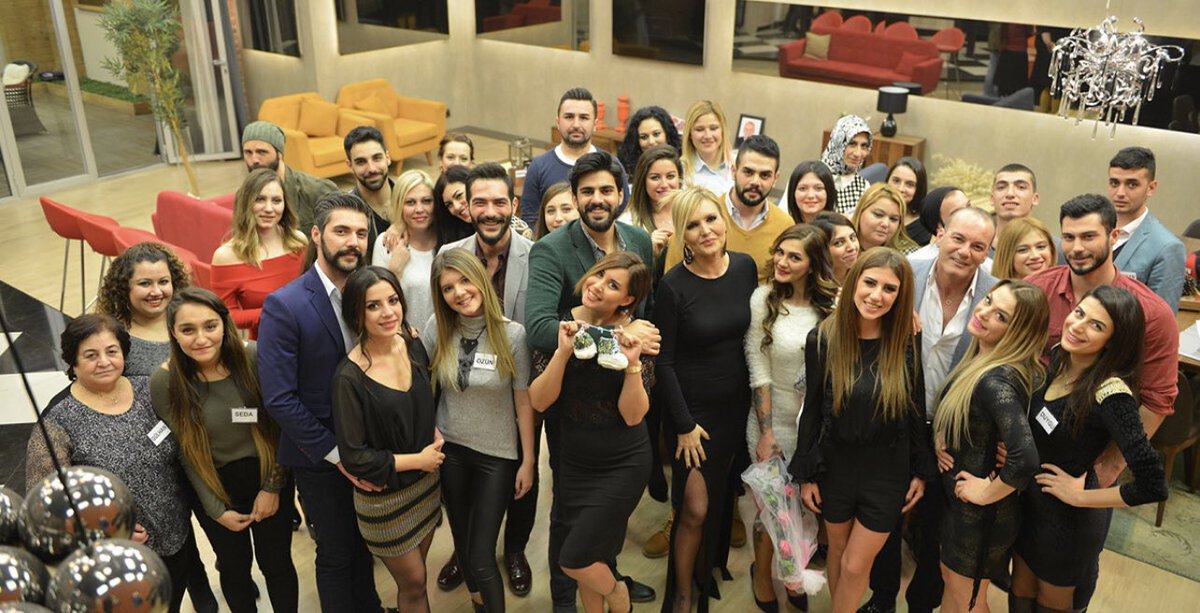 fenomenbilgiler's tweet photo. Kısmetse olur geri dönüyor, programın yapımcısı Exxen ile görüşme halinde olduğunu bildirdi. https://t.co/fB2p28Nerc