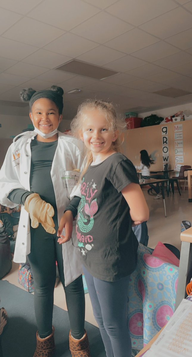 JoanieKampmeier's tweet photo. Dress as your Future Career @FreedomTigers1 today! Let me introduce you to Scientist Kynslee and Principal K along with an actress, artist, and professional baseball player. #futureleaders #LoveofReadingWeek #LetFreedomRoar #positiveclimate #positiveculture #LeaderinMe #believe https://t.co/4l8Uvcr8Qd