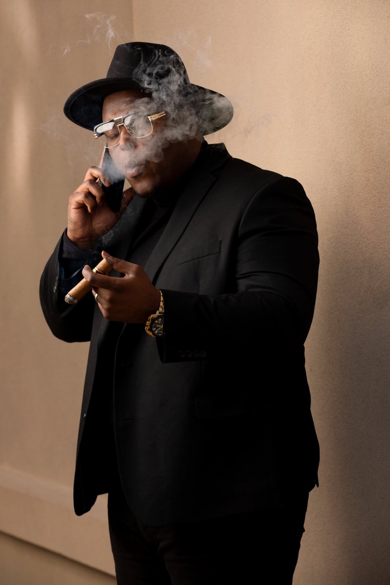 VehementVision1's tweet photo. Some say I be in my element, I must agree. Zoneeeee
#vehementvision #portraitphotography #michiganphotographer #detroitphotographer #canonshooter #ocfportraits #iso1200magazine #learnocf #godox #globe_portraits #godoxusergroup #strobekings #cigarlover @CanonUSAimaging https://t.co/espwkRjrH8