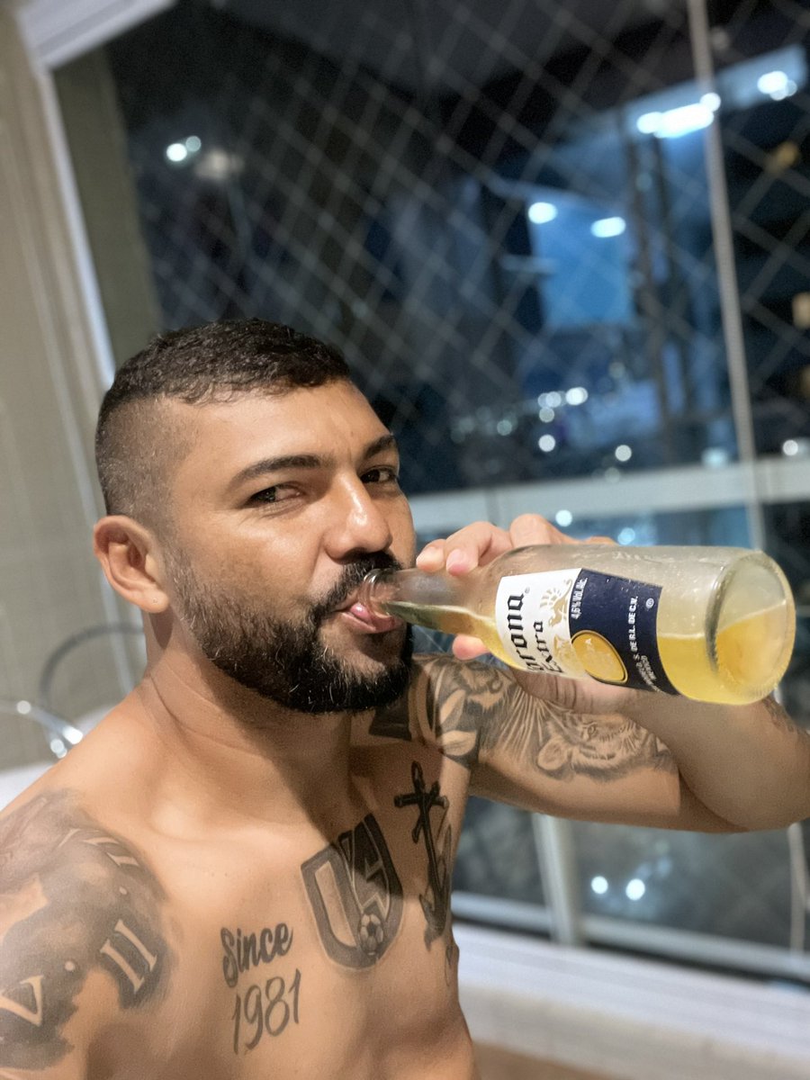 JohnatanDeurick's tweet photo. Boa noite 🧃 https://t.co/s33UCje4Pf