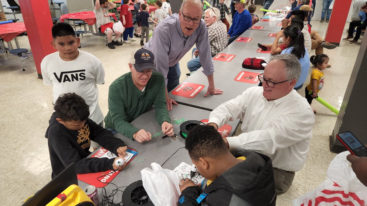 MinistryofMech1's tweet photo. Thank you @ArnoldMustangs for including us in your STEM night! Our team had a blast hanging out with your students, letting them experience our competition robot, and learning about 3D Printing! #STEM https://t.co/0Xzrks5nX0