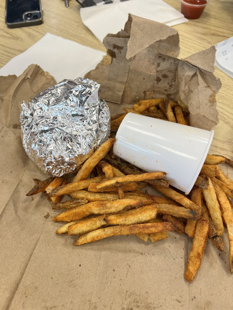 JeromeNonyane's tweet image. My first cheat meal in 9 weeks. 🤤🤤🤤back on the GRIND #14weeksout #vanproam