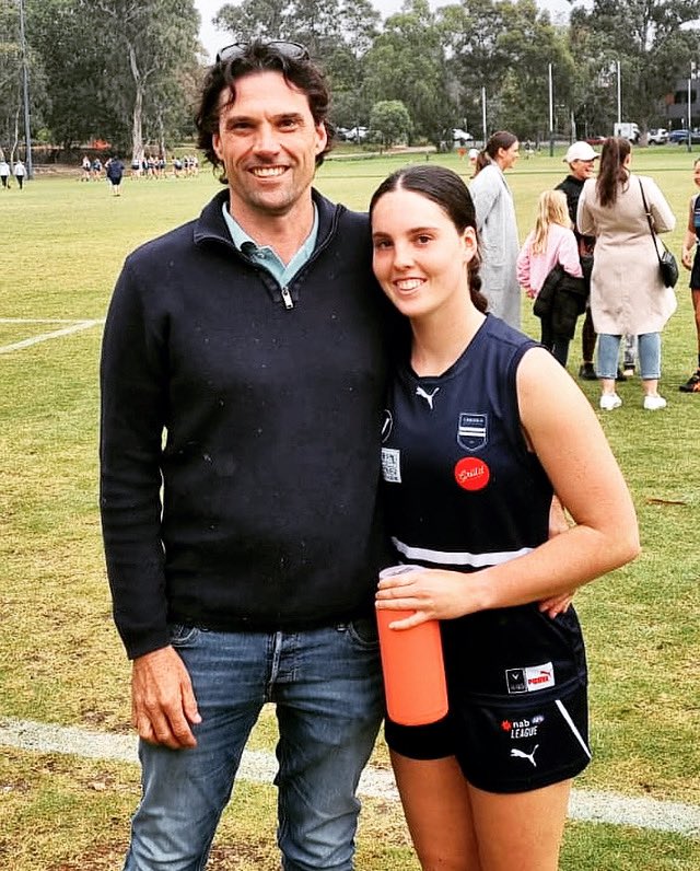 cgfc1920's tweet photo. CGFC inaugural father daughter player Charlie Anderson made her debut for the Fields on the weekend.
The daughter of 2000 CGFC Reserves Premiership ruckman Paul Anderson affectionately knows as "Rooboy" played her first game in the reserves against St Mary's Salesian
#yourfields https://t.co/ex3L0sZZwX