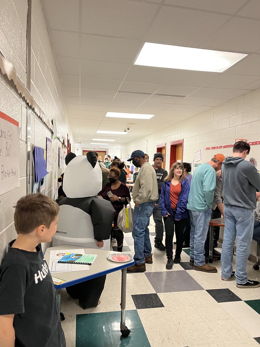 kkvaughan70's tweet photo. Our second graders did an amazing job making their animal stories come alive at our Expo tonight. ⁦@CarrsvilleElem⁩ https://t.co/N7sZOxaVAI