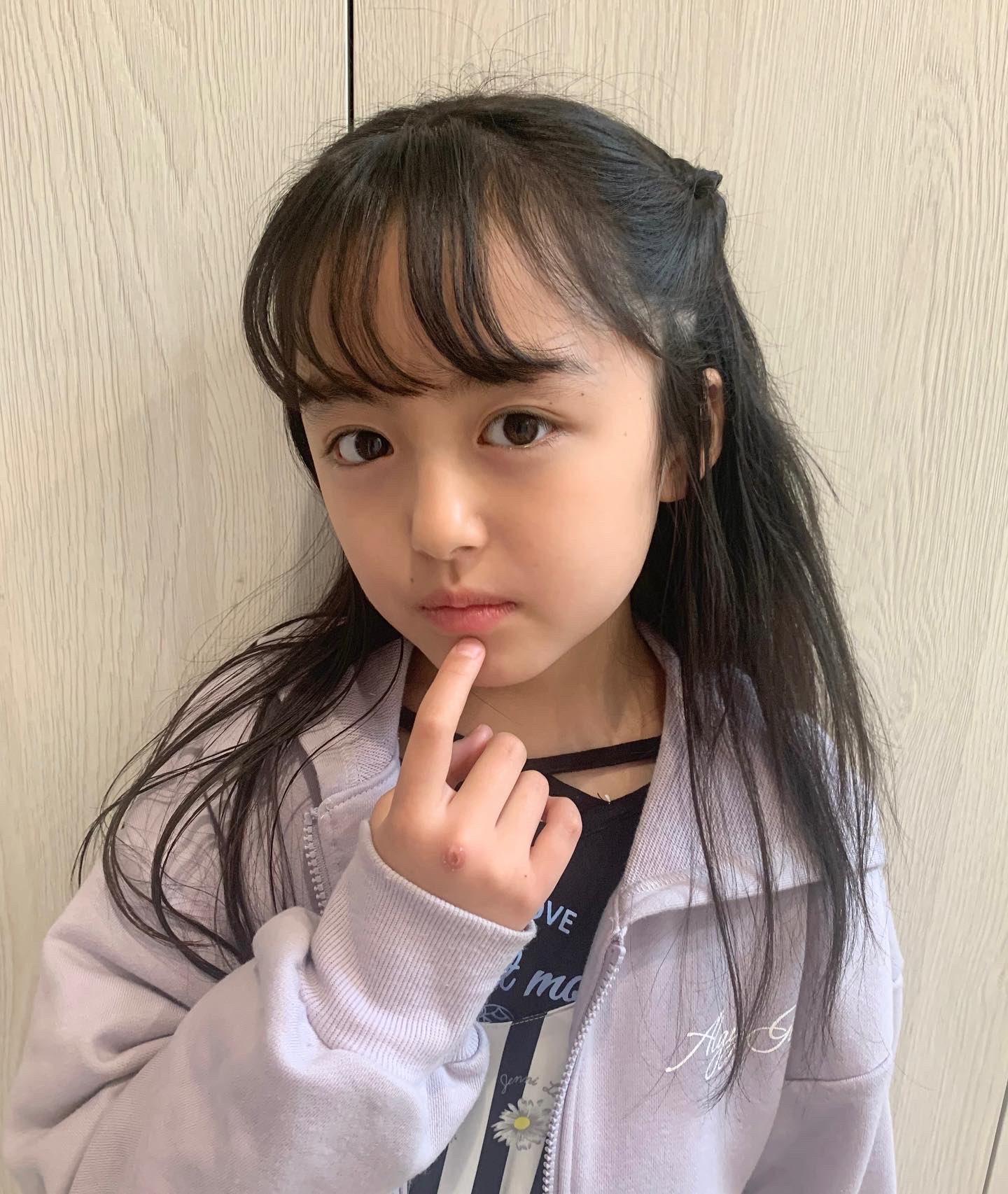 小学５年生女の子画像  / X