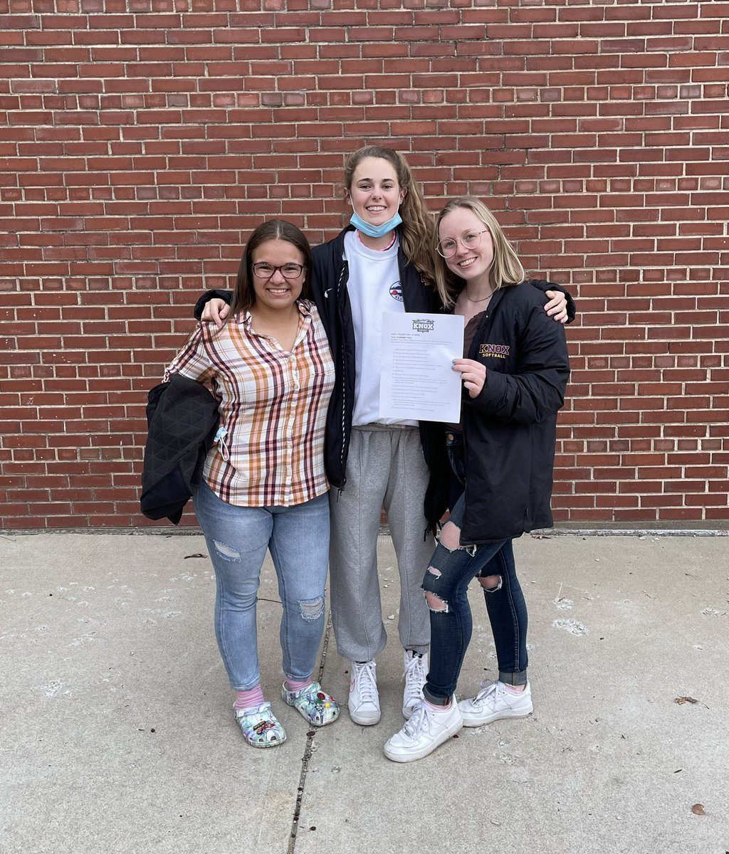 SoftballKnox's tweet photo. To kick off NCAA D3 Week our SAAC held a scavenger hunt tonight! It was great to see other teams turn out! The softball team was well represented and one of our small groups won the hunt! Way to go KCSB! 💜💛🔥🥎. #FireFamily https://t.co/OYIcvDh6LR