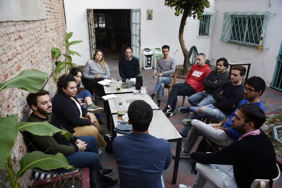 maxiferraro's tweet photo. Hoy me reuní con @DiversidadCCARI. Charlamos  sobre las acciones que se desarrollarán durante este año y la agenda que se viene y está pendiente en el Congreso de la Nación. https://t.co/11YE0aRqXP