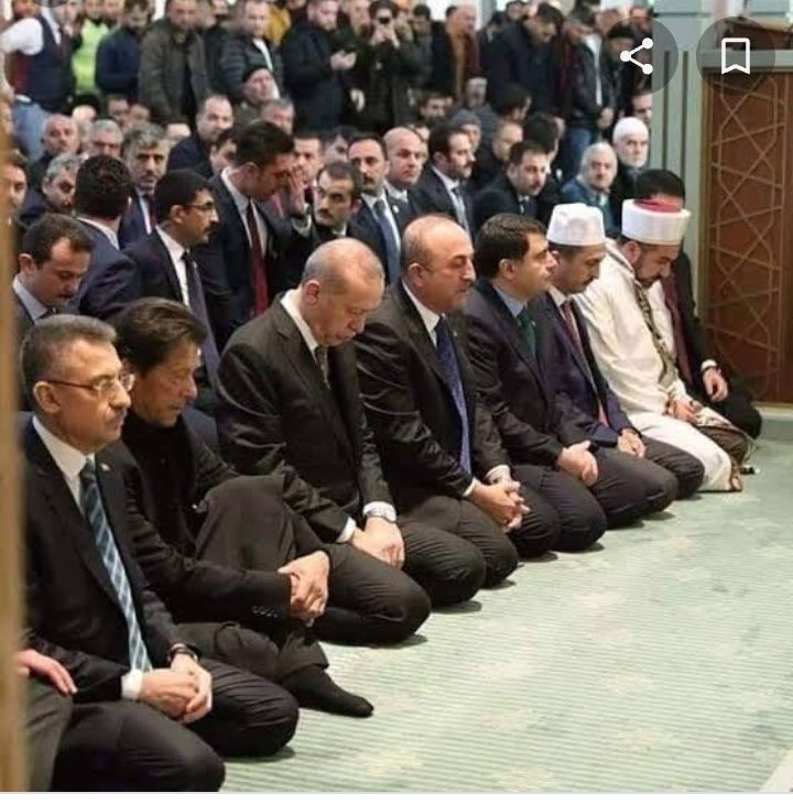 ERDOĞAN ve İMRAN KHAN namazda
Eğerki bu iki lider rakı masasında olsalar idi
Hiç kimse darbe yapmak için uğraşmazdı